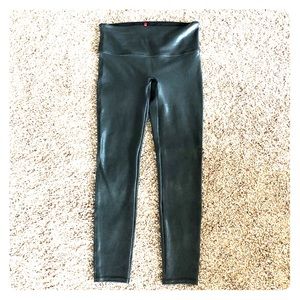 Spanx Leggings NWOT! Black pebble pattern. Size L.